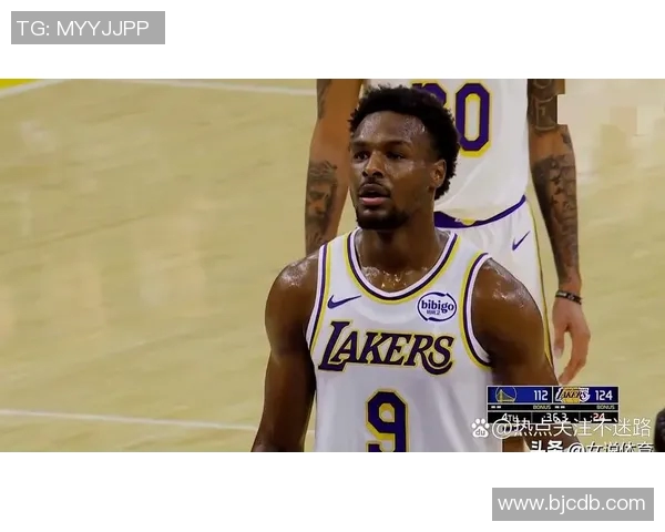 2008年湖人对阵骑士的经典对决回顾与赛季精彩瞬间分析