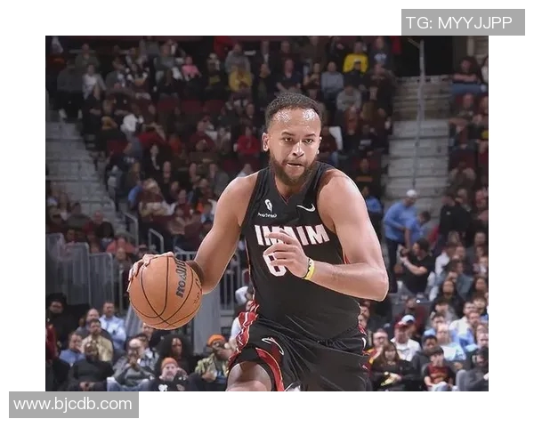 篮球明星瞬间捕捉展现他们背后的故事与奋斗历程